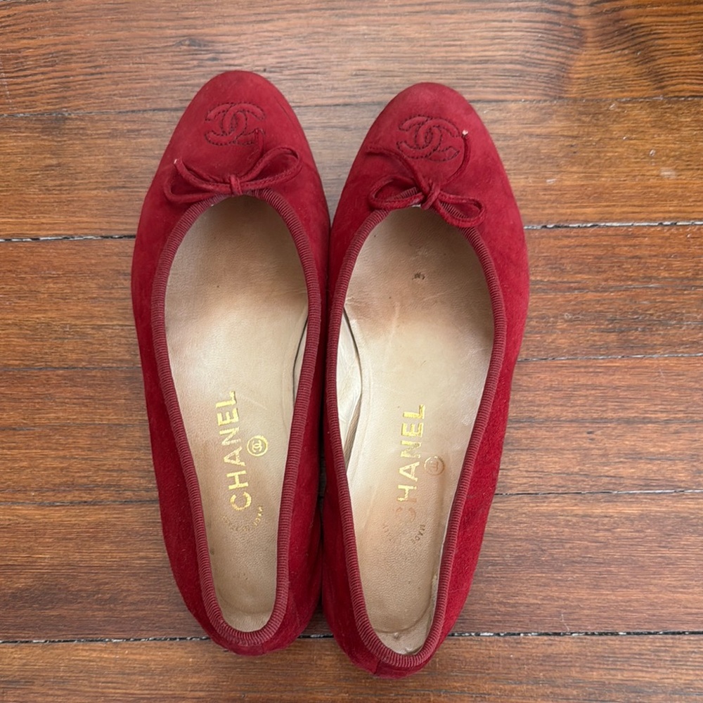 CHANEL Red Flats with Bow Detail